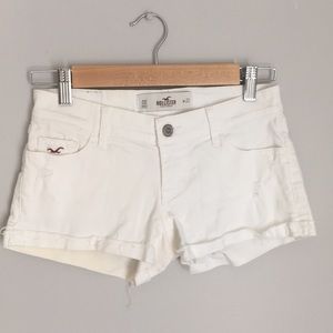 Hollister Semi Distressed Short-Shorts